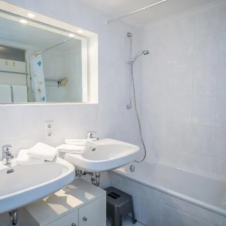 Haus-sylter-welle-8-85-ob Westerland